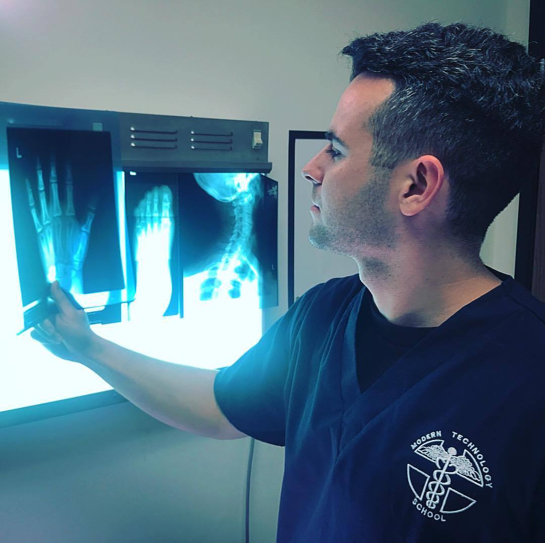 Learn in X-Ray Technician School